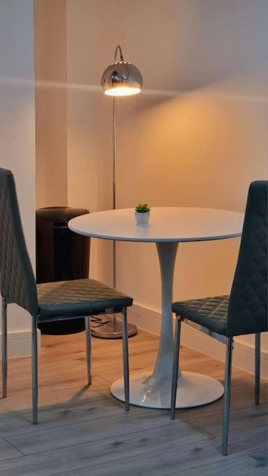 Brand New Collection Of Close To Tube Station Apartamento